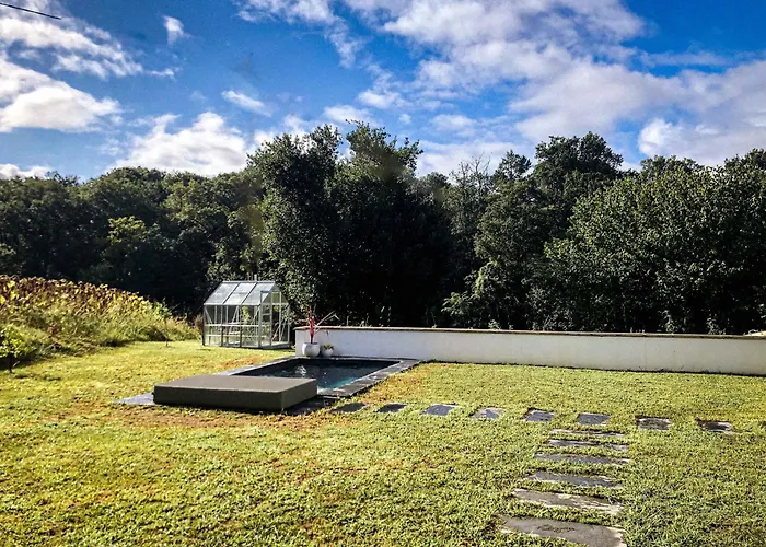 L'adret Du Bois Pensión